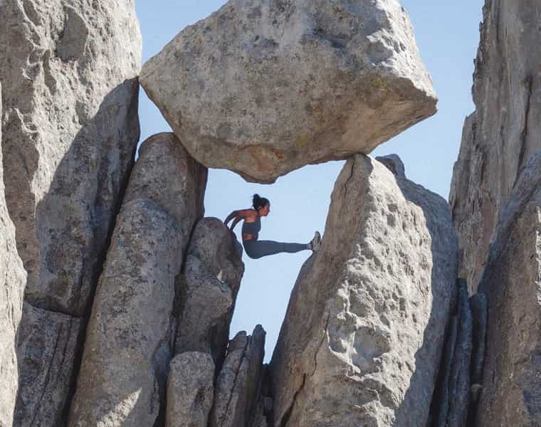 Frau mit The North Face Trainings-Bekleidung