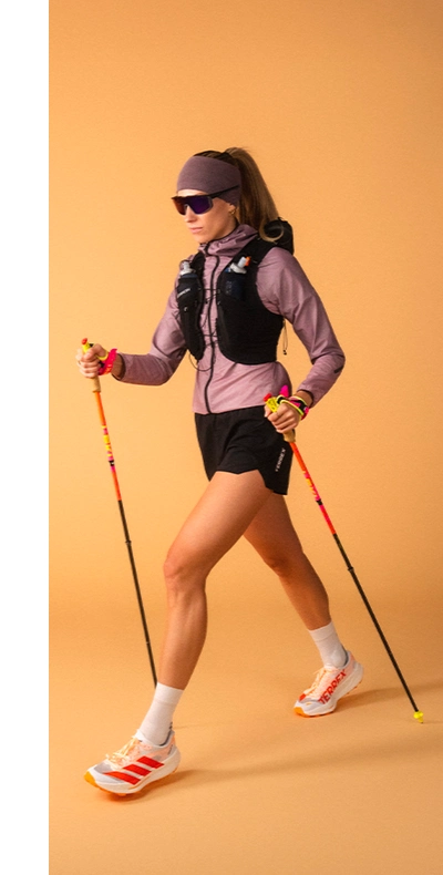 Frau in Trailrunning-Outfit