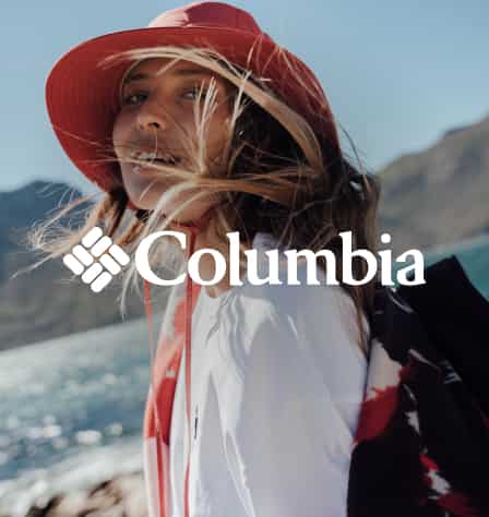 Frau mit Columbia Wanderbekleidung