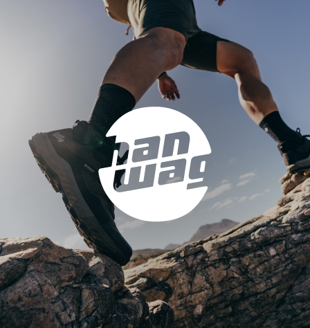 Person beim Wandern und Hanwag Logo