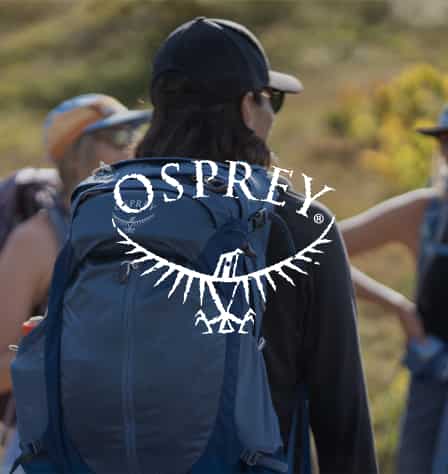 Personen beim Wandern mit Osprey Rucksäcken
