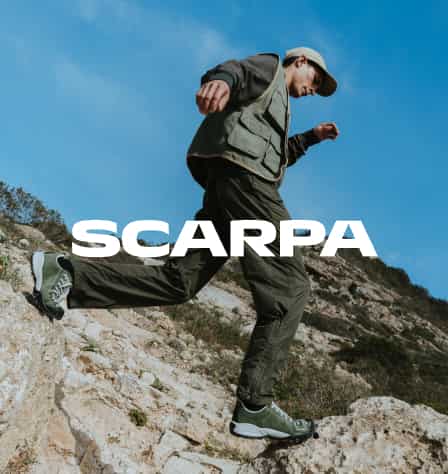 Person mit Scarpa Wanderschuhen