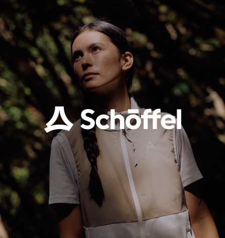 Frau beim Wandern und Schöffel Logo