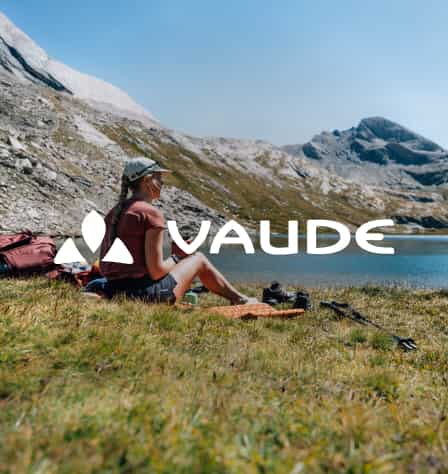 Frau mit Vaude Wanderbekleidung