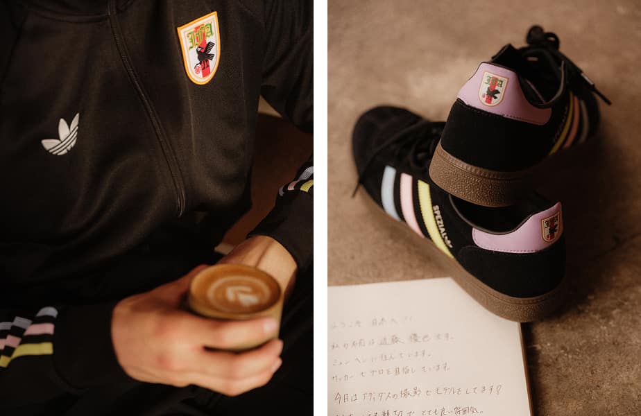Mann trinkt Kaffee und Schuhe