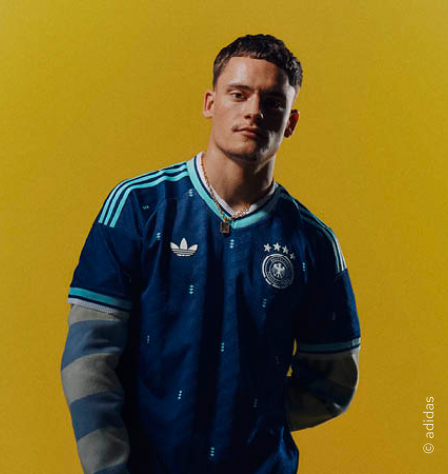 Florian Wirtz mit Deutschland WM 26 Auswärtstrikot