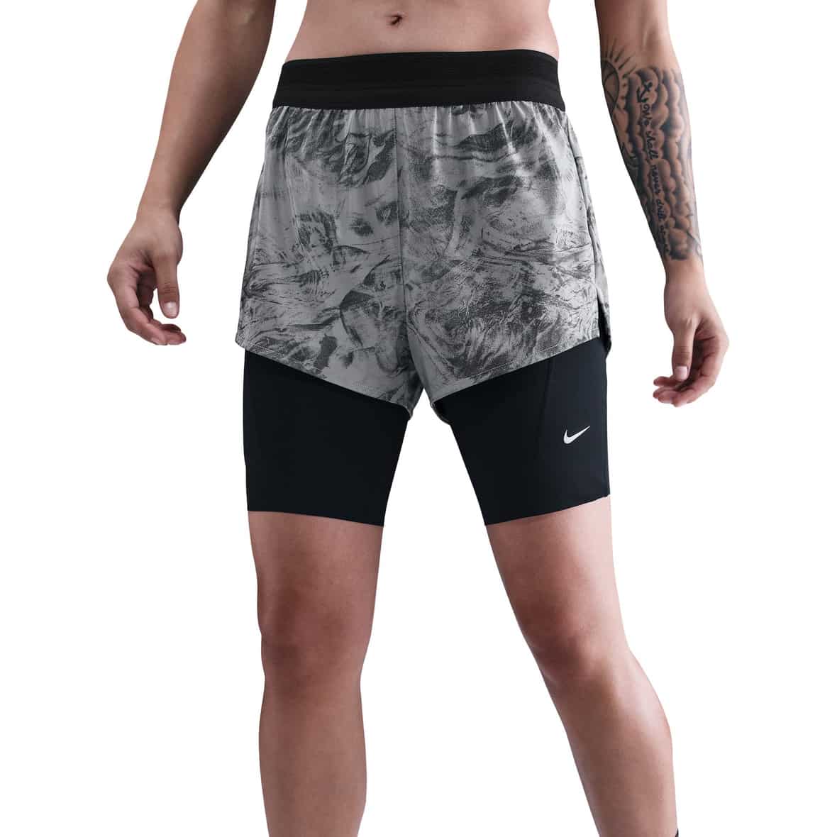 Swift Reflect 2in1 Damen Laufshorts Grau_036__THUNDER GREY/DK SMOKE GREY/BLACK | L