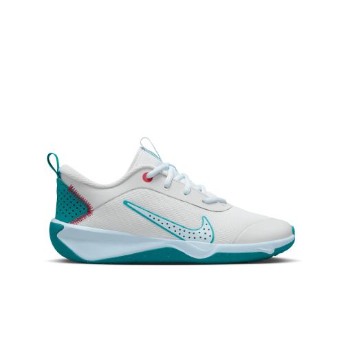 Nike Omni Multi-Court Kinder Sneaker bei Sport Schuster München