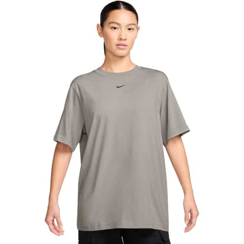 Nike Sportswear Essential Damen T-Shirt bei Sport Schuster München