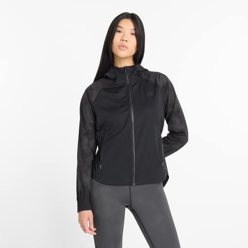 New Balance Reflective Woven Jacket bei Sport Schuster München