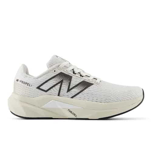New Balance FC Propel V5 w bei Sport Schuster München