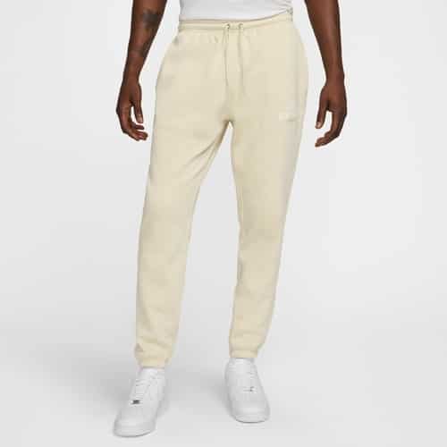 Nike M NK Club BB CF Pant NSW GFX bei Sport Schuster München