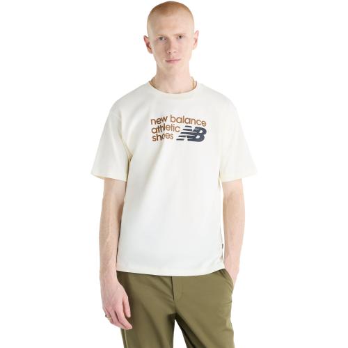 New Balance Athletics Relaxed Premium Chest Logo  Herren T-Shirt bei Sport Schuster München