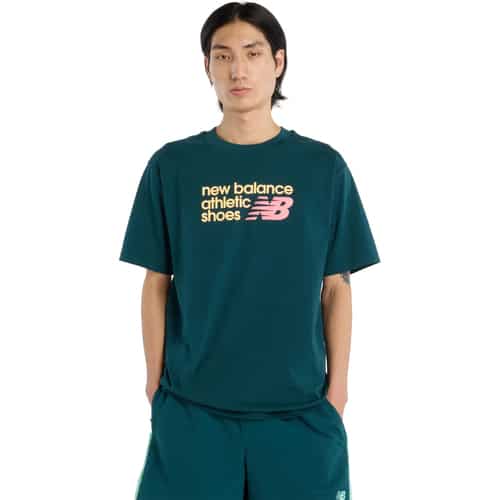 New Balance Athletics Relaxed Premium Chest Logo  Herren T-Shirt bei Sport Schuster München