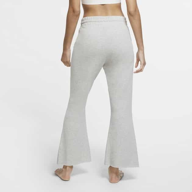 Nike Yoga Core Collection 7/8 Flare Pant bei Sport Schuster München