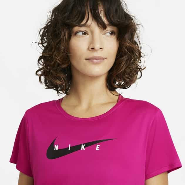 Nike W NK Swoosh Run Top SS bei Sport Schuster München