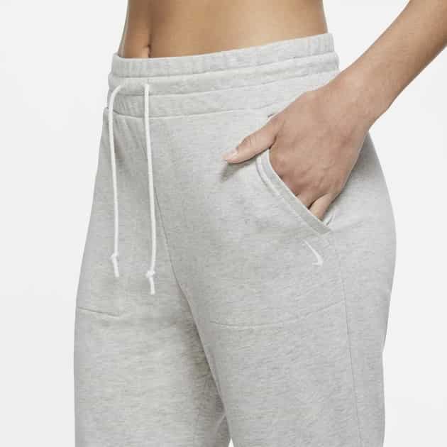 Nike Yoga Core Collection 7/8 Flare Pant bei Sport Schuster München